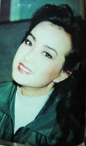 刘晓庆35年前玉女照曝光 素颜清秀造型时尚(图)
