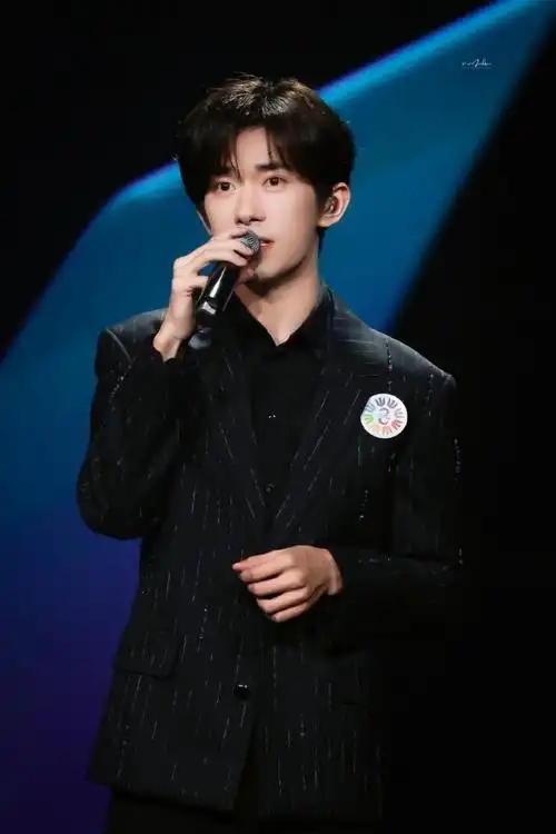 易烊千玺语音让人眼前一亮#发现四字有种正气的帅,很安心的感觉.