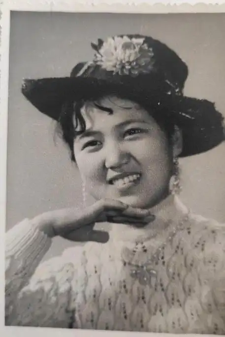 20世纪70年代,老百姓的生活相当困难,吃穿都成问题,更不用说拍照了.