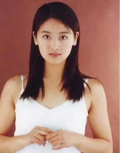 因重名常被人认错,头婚嫁老师闪离,二婚嫁给小6岁经超今很幸福_李琳