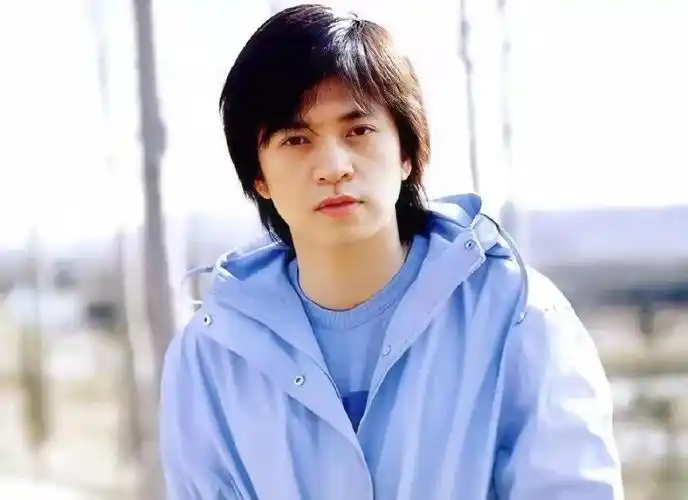 李健个人资料及简历(31岁丧父,用余生撑起母亲晚年)