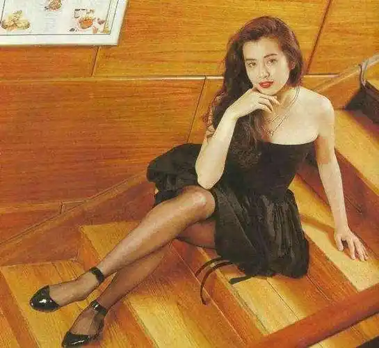 出生于体育世家,王祖贤与张曼玉,钟楚红,关之琳并称20世纪90年代香港