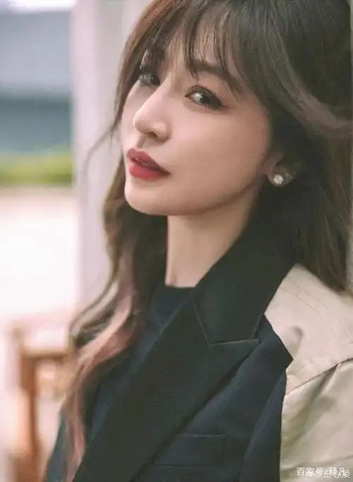 当红女歌手王心凌发写真大秀美腿!肤白貌美太性感妩媚