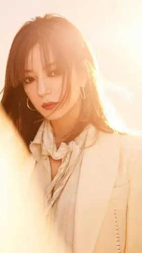 赵薇知性优雅气质写真