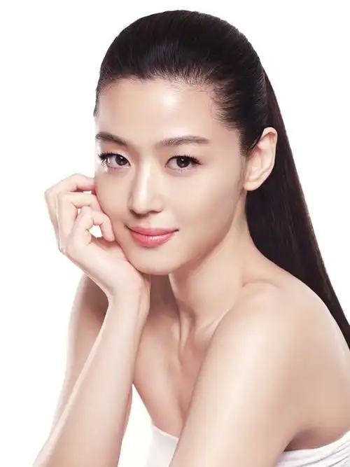 韩国女星全智贤有一种洒脱的美喜欢她的举手