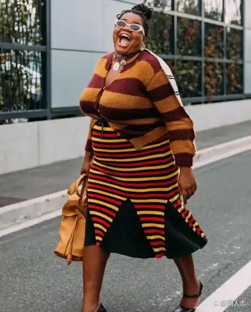 看上海街拍胖女生知道:穿搭和身材无关!又胖又矮的你,也能高级