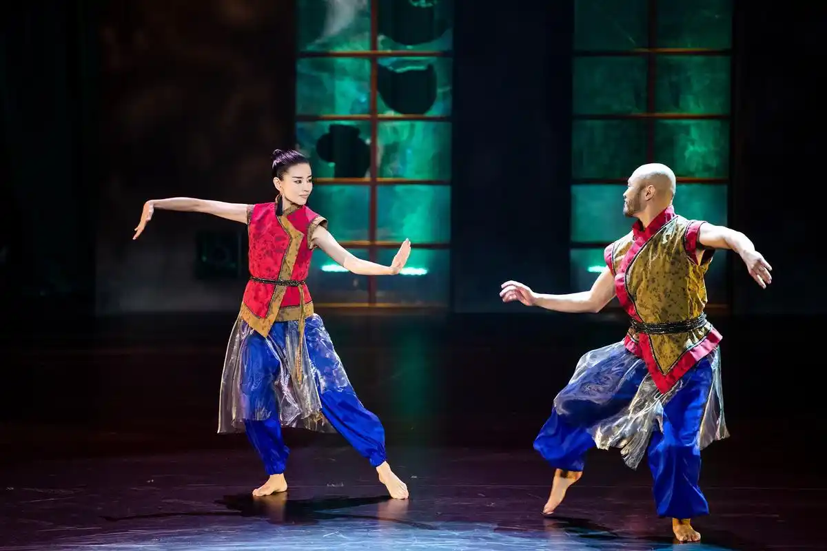 《新舞林大会》秦岚董洁落泪 董力盛一伦冒险重生_综艺要闻_娱乐频道