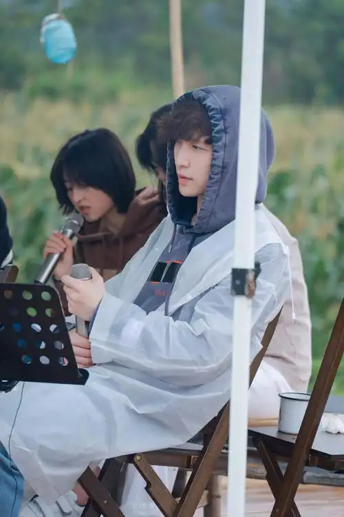 张艺兴工作室公开《向往的生活》收官期剧照合集,美好与欢笑落下帷幕