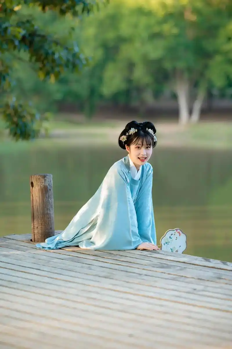 评论区留下你们的汉服照片吧 !#古风  - 抖音