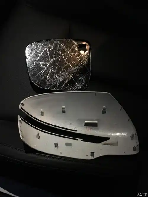 主驾后视镜镜片碎了要多少钱