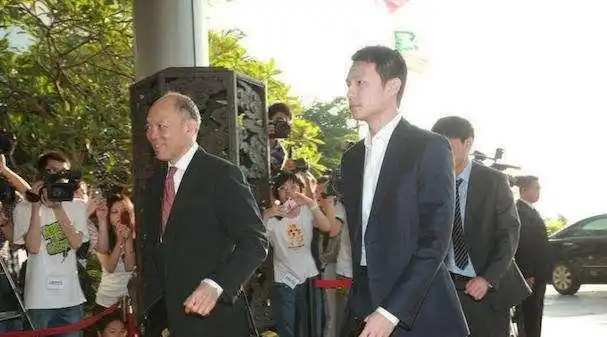 拜马云为师,挤掉霍启刚成准继承人,霍启文为何却说买不起房|霍英东