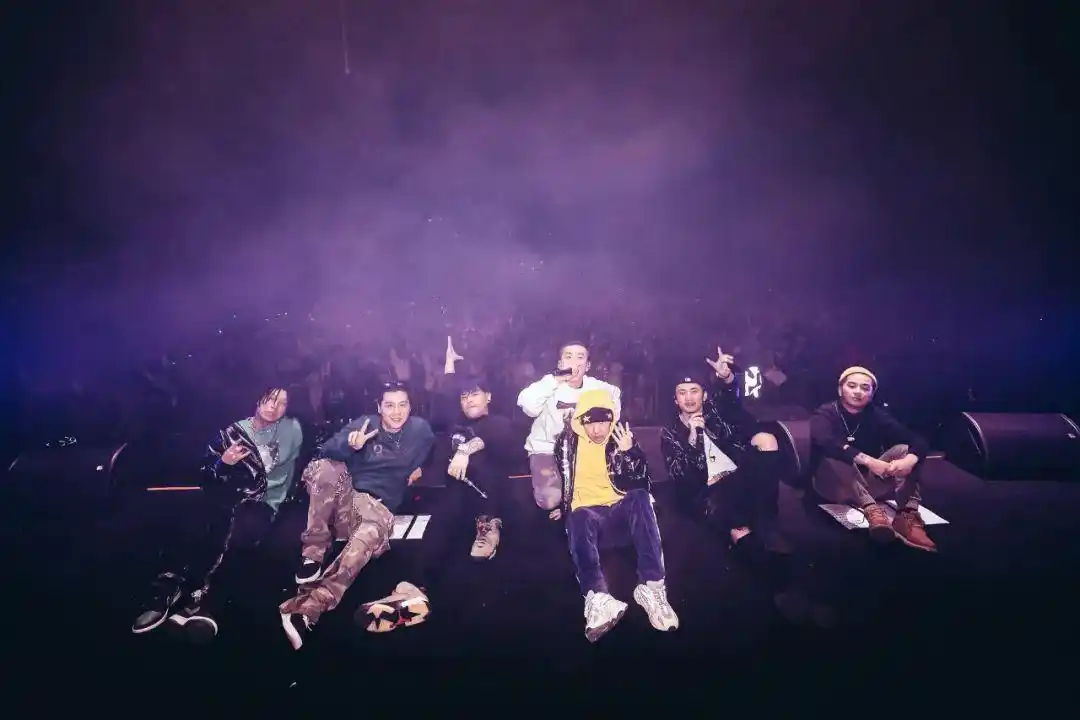 法老 大傻 3bangz等一大批rapper的歌里,我都发现了这种新兴的"文学"