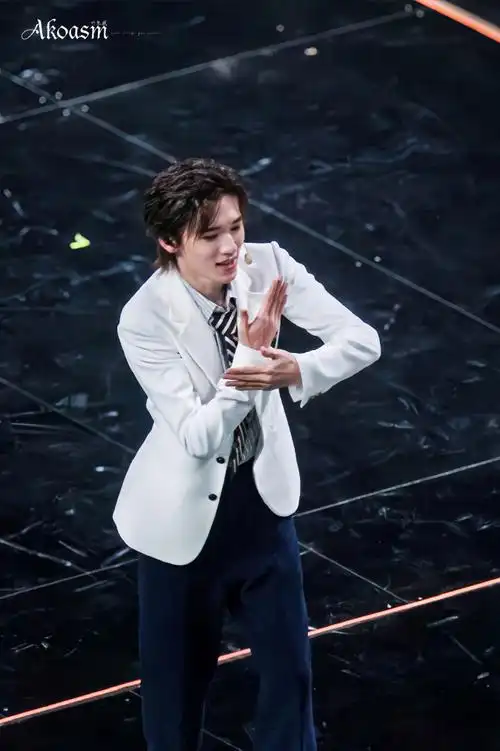 宝宝待编辑#宋亚轩solo舞台不枉##今日星拍放送#@时代少年团-宋亚轩