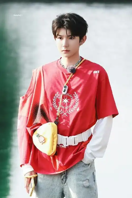 紫蛋好喜欢小源的多巴胺穿搭想看看大家的多巴胺小源    @tfboys-王源