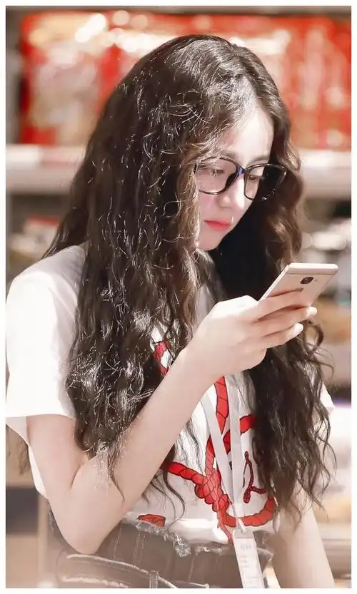 《漂亮的李慧珍》热巴造型盘点,当年凭该剧获双奖项,实至名归吗