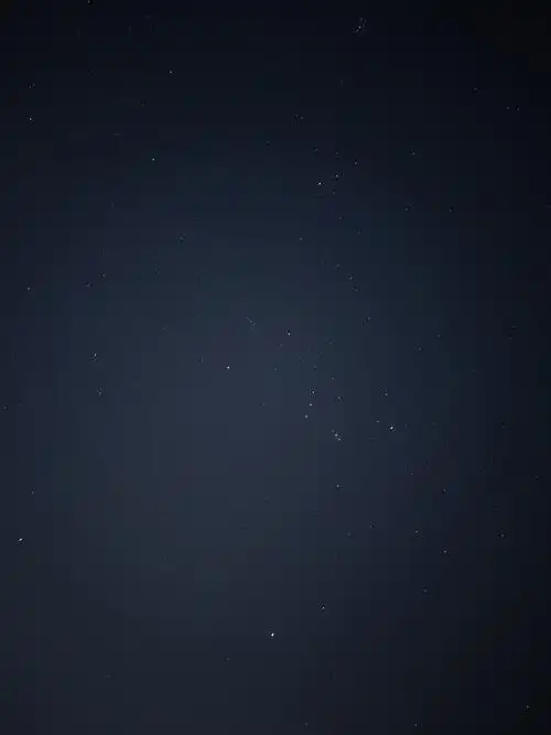 相机才能看到星星运动的轨迹