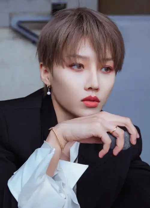 #刘雨昕出席ur大秀#