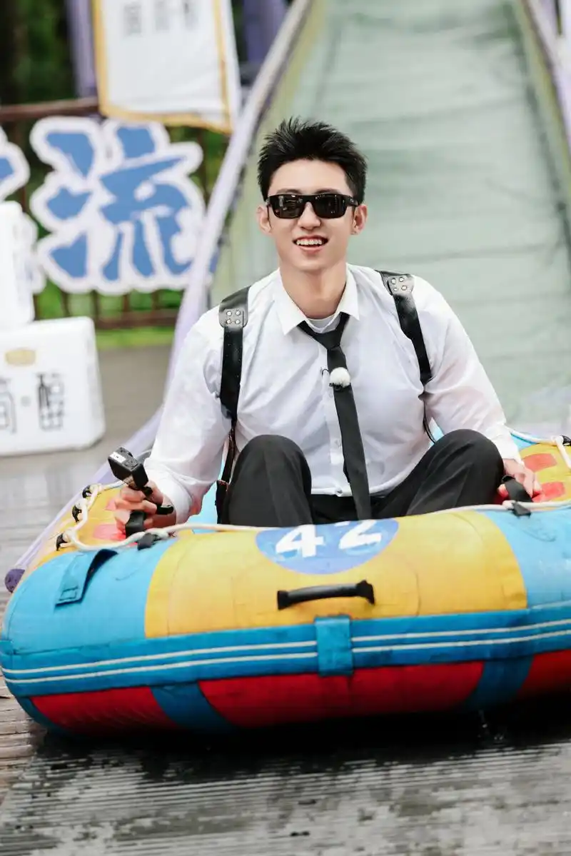 2023黄景瑜六月行程全记录: 6.1吉林剧组搬砖 6.