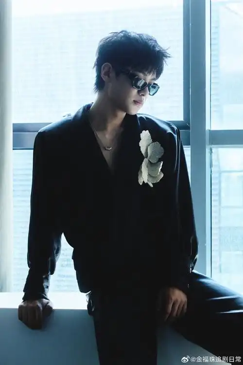 黄明昊那杯红酒倒在我心里了