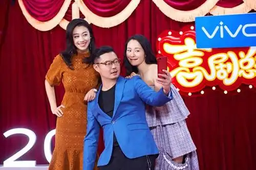 开心麻花韩云云《喜剧总动员》长腿吸睛