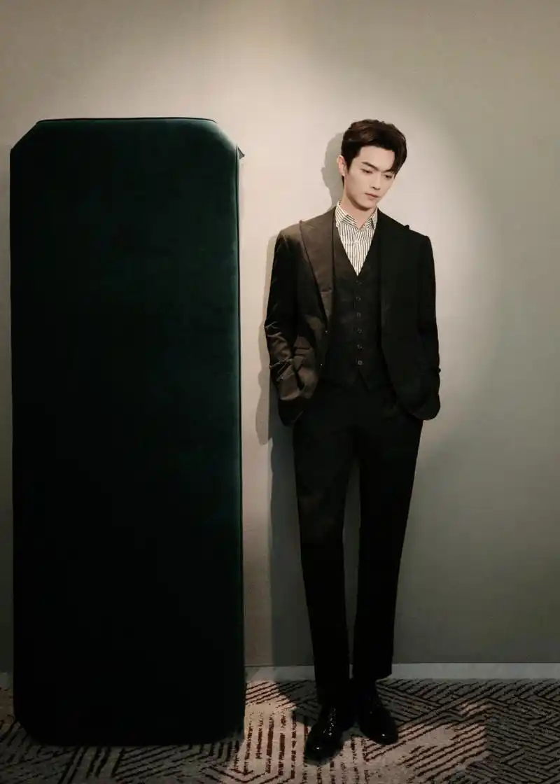 许凯帅气写真[微风]