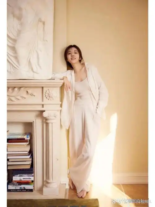 王晓晨光脚写真大片来啦!