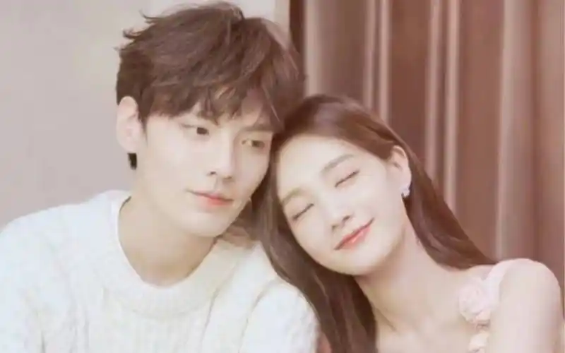 李一桐毕雯珺双方否认恋情,表示单身,疑似同住一小区同款圣诞树_回应