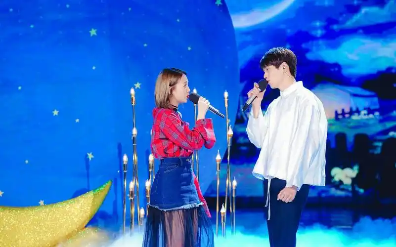 鬼鬼吴映洁&魏大勋 童话镇