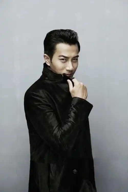 男明星:刘恺威登《风尚志》杂志霸气十足-小虾米