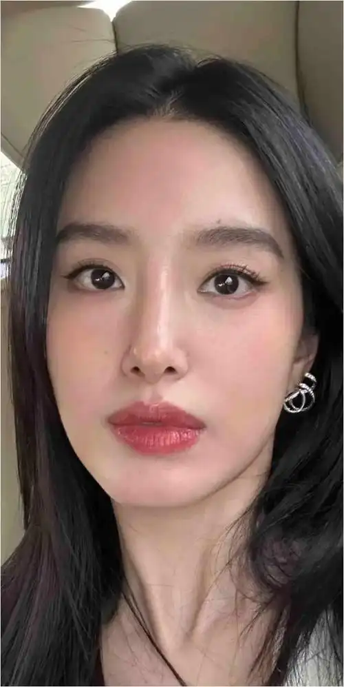 看完杨采钰的素颜,你还有容貌焦虑吗?