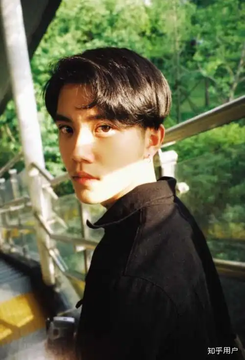 你见过的最好看的男生长什么样子?