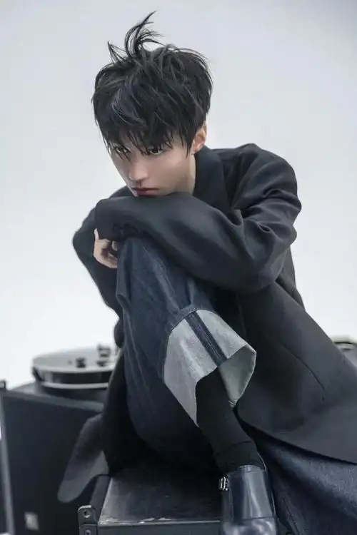 王俊凯最新写真曝光,实在太让人惊艳了!没想到他能变成这个样子