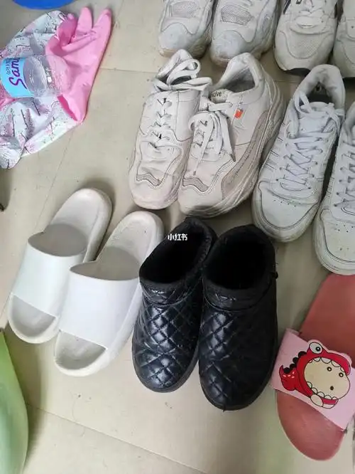 宿舍出一批闲置各种各样的鞋子