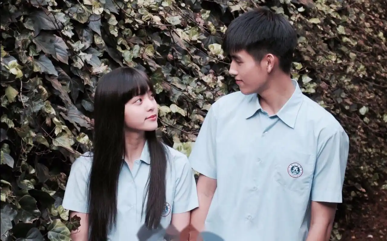 欧阳娜娜和陈飞宇合作的电影《 秘果》里,两人看上去真的还挺搭的?