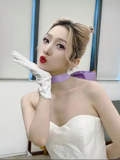 孟美岐的猫女郎造型简直太惊艳啦!