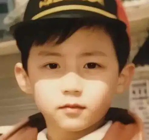 黄景瑜蒋雯丽吴亦凡成龙许嵩陈伟霆陈乔恩迪丽热巴华晨宇朱一龙关晓彤