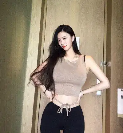 九头身女神身高腿长的欧尼靠撸铁打造不科学的身材