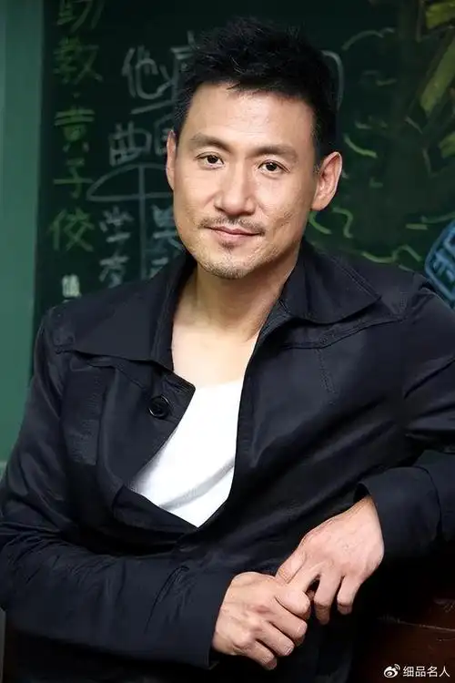 张学友感染rsv上热搜!曾被父亲和哥哥伤害,他怎样对待他们?