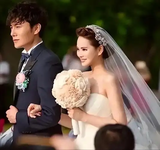 爱了庾澄庆23年(47岁嫁给小10岁秦昊)-第13张图片-阔酒网