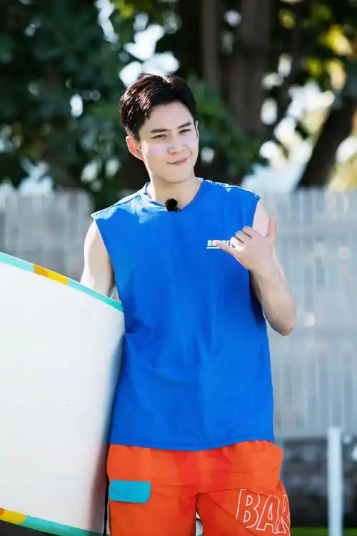 韩东君肌肉线条好a##韩东君冲浪a感