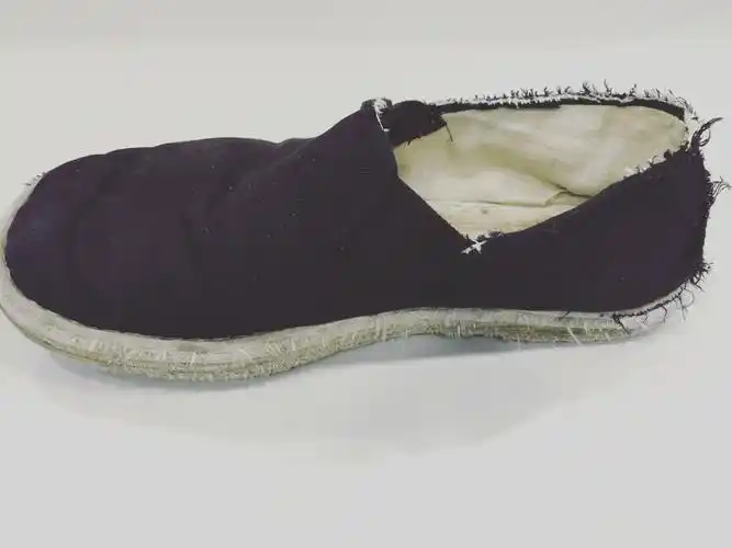 一双布鞋