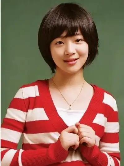 来瞅瞅崔雪莉的童年照,最后一张素颜亮了!网友:美与丑早已注定