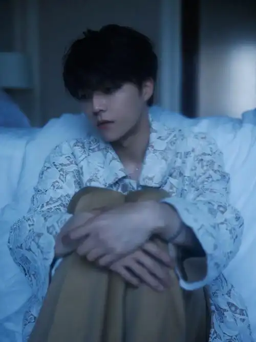 陈立农超话#陈立农又发新歌了#  还爱着你  可