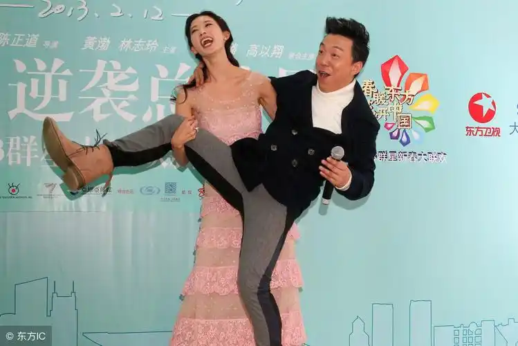 黄渤林志玲出席活动亲密照曝光,网友不爽;把那个黄渤放下来!