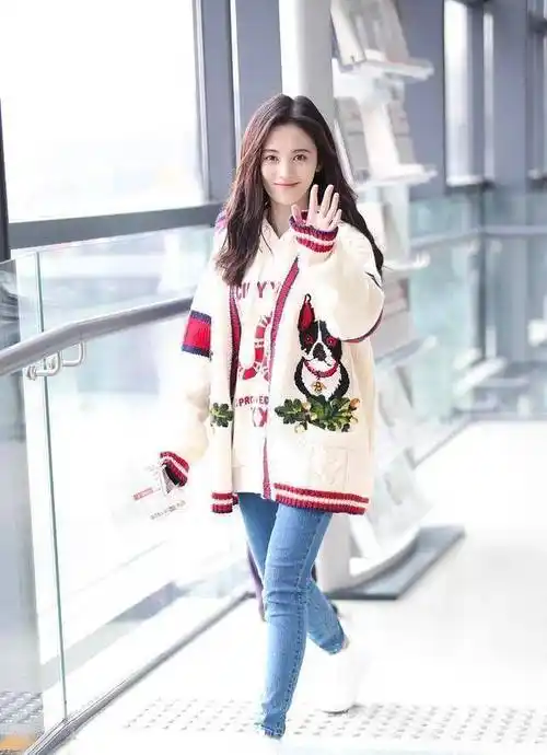 虽然能独挑女主大梁,但鞠婧祎演技并没有多大的突破,接的角色大都很