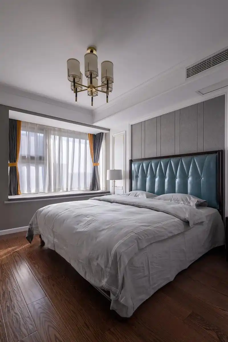 美式风格三居卧室装修效果图