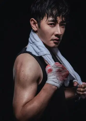 罗晋穿背心打拳秀肌肉 满屏的硬汉荷尔蒙气息