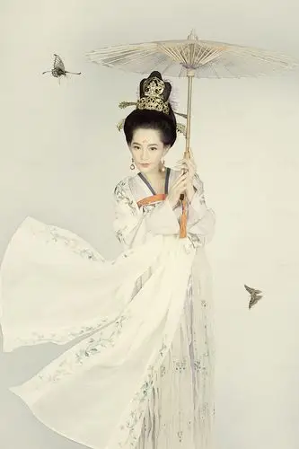 凤栖梧复古摄影#唐装#美人图#工笔画#古装# 轻罗小扇白兰花,纤腰哟