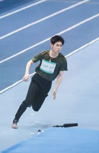 马伯骞获跳高冠军优秀基因受瞩目热搜