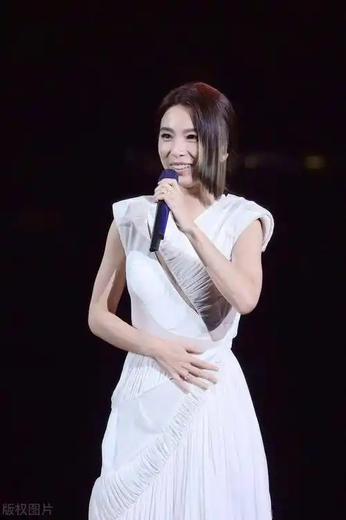 田馥甄这身材,这才是尤物啊!